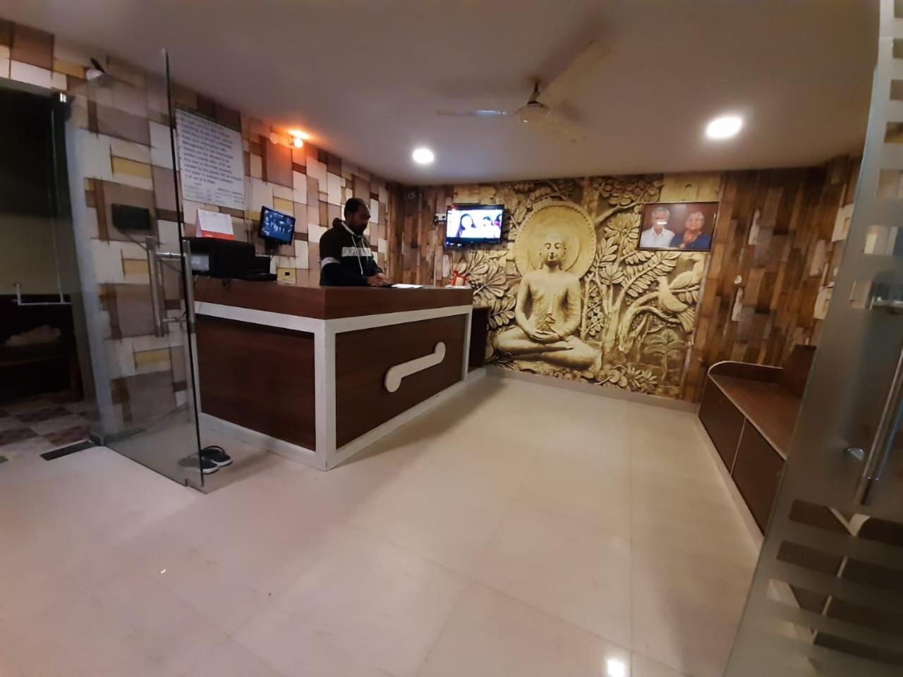 Hotel Vashishta Inn Paderu ภายนอก รูปภาพ